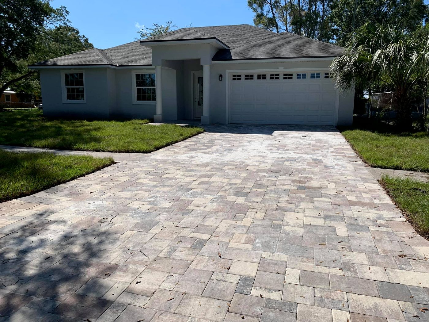 Residential home with garage door and driveway